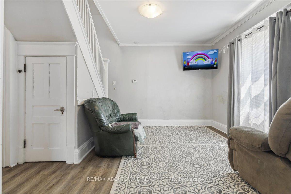 Photo 7 of 26 Vine Street S, St. Catharines, Fairview — HOMEH