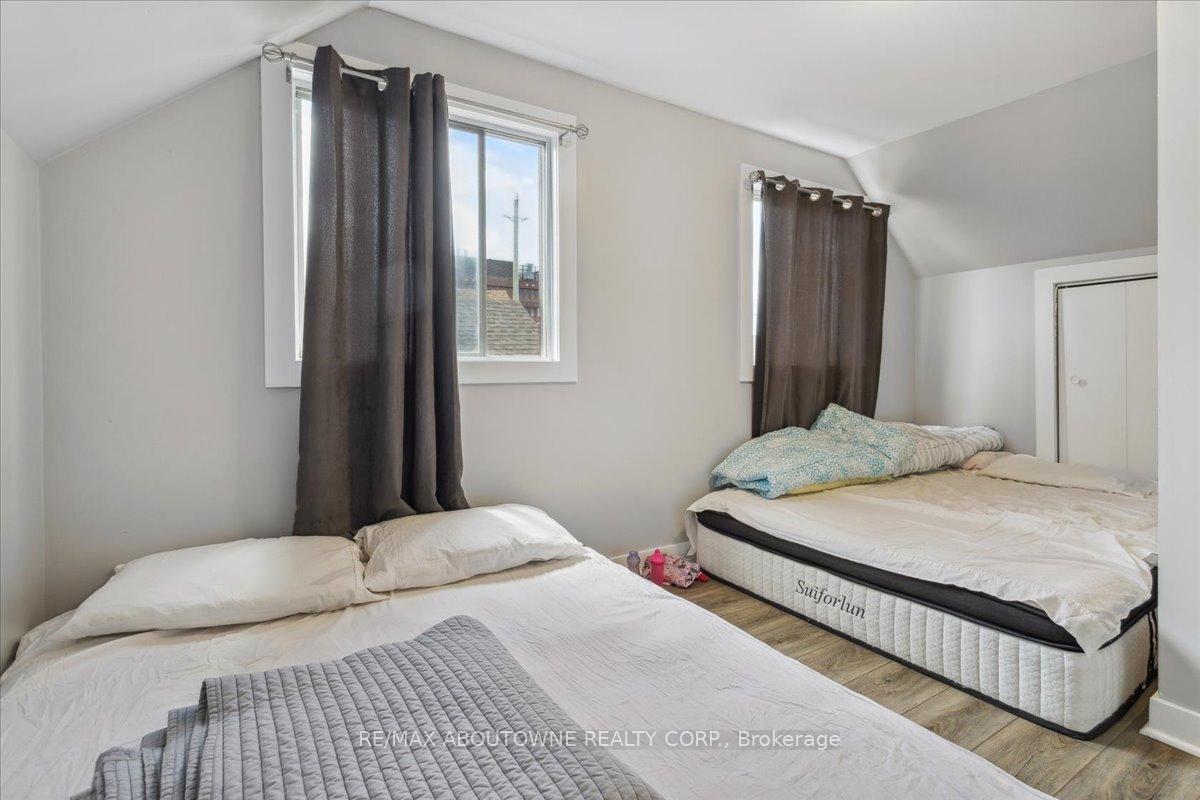 Photo 11 of 26 Vine Street S, St. Catharines, Fairview — HOMEH