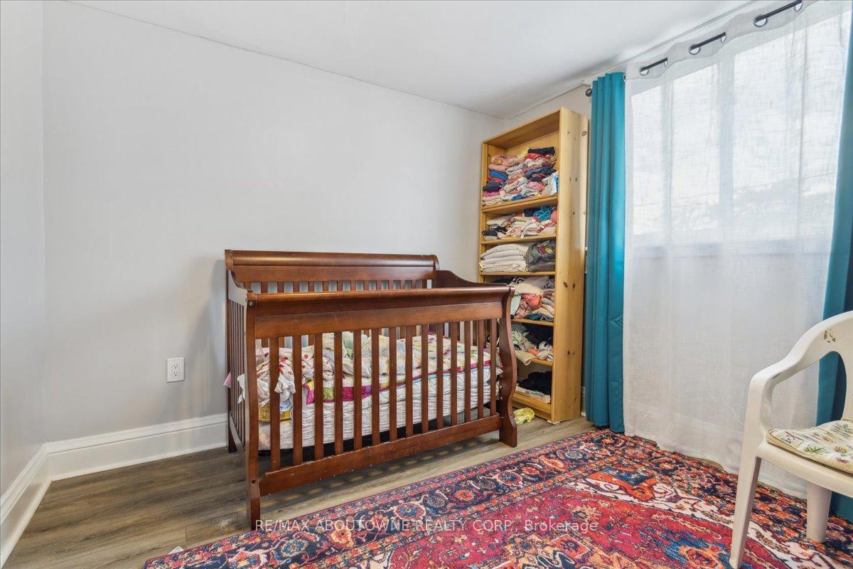 Photo 12 of 26 Vine Street S, St. Catharines, Fairview — HOMEH