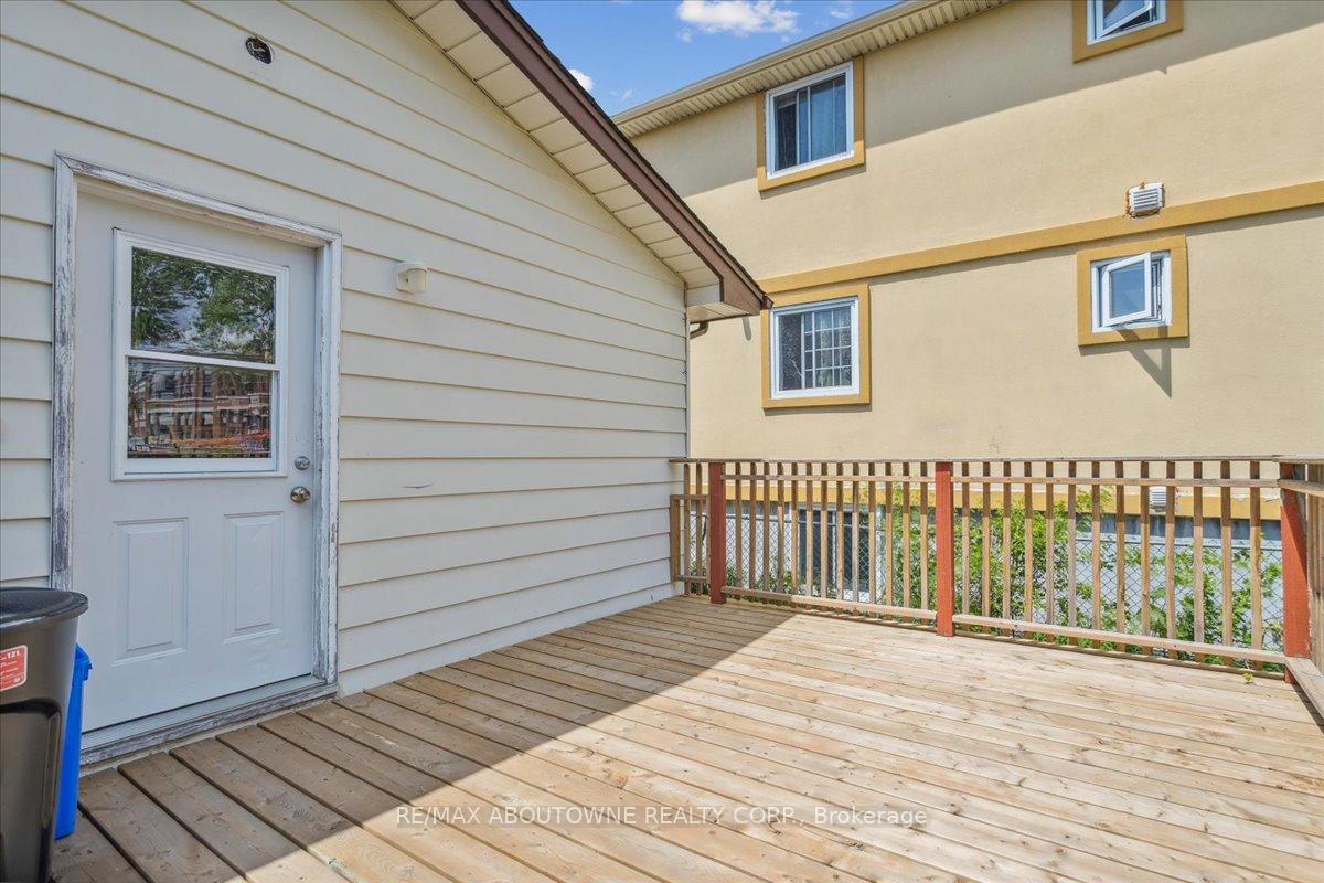 Photo 15 of 26 Vine Street S, St. Catharines, Fairview — HOMEH