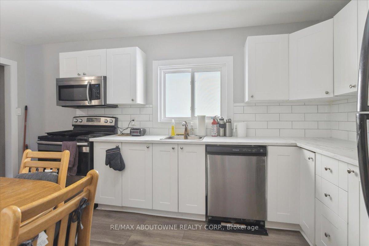 Photo 23 of 26 Vine Street S, St. Catharines, Fairview — HOMEH