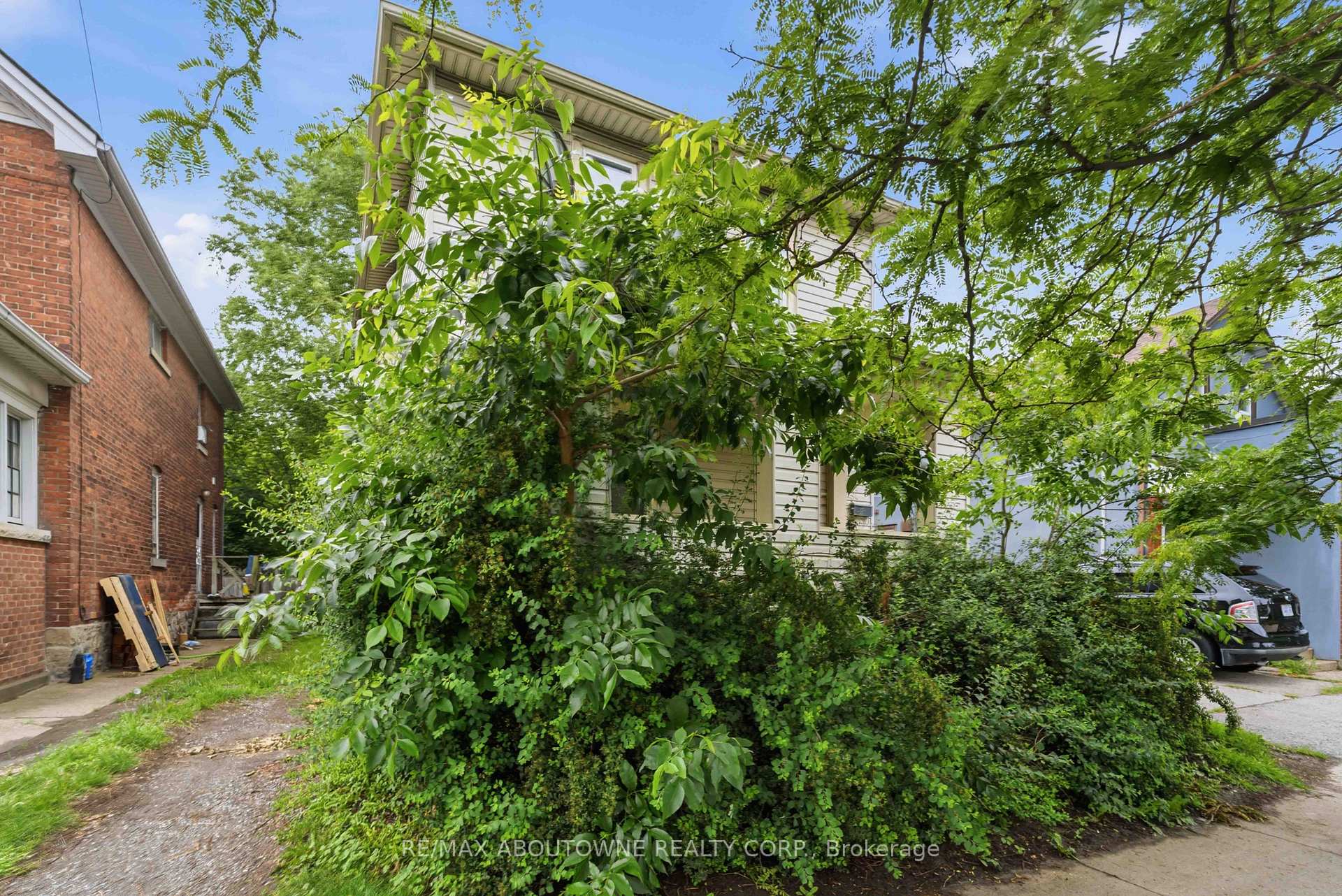 Photo 3 of 107 Lake Street, St. Catharines, Downtown — HOMEH