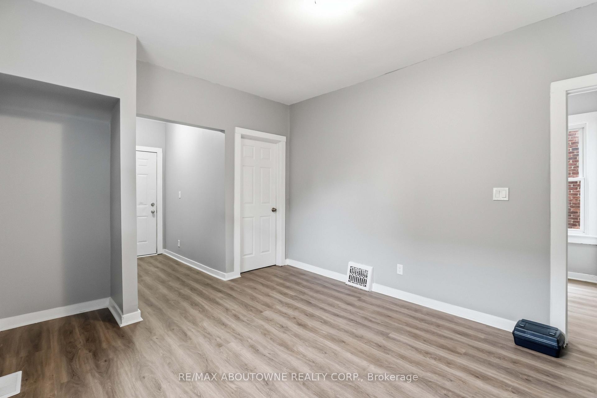 Photo 7 of 107 Lake Street, St. Catharines, Downtown — HOMEH