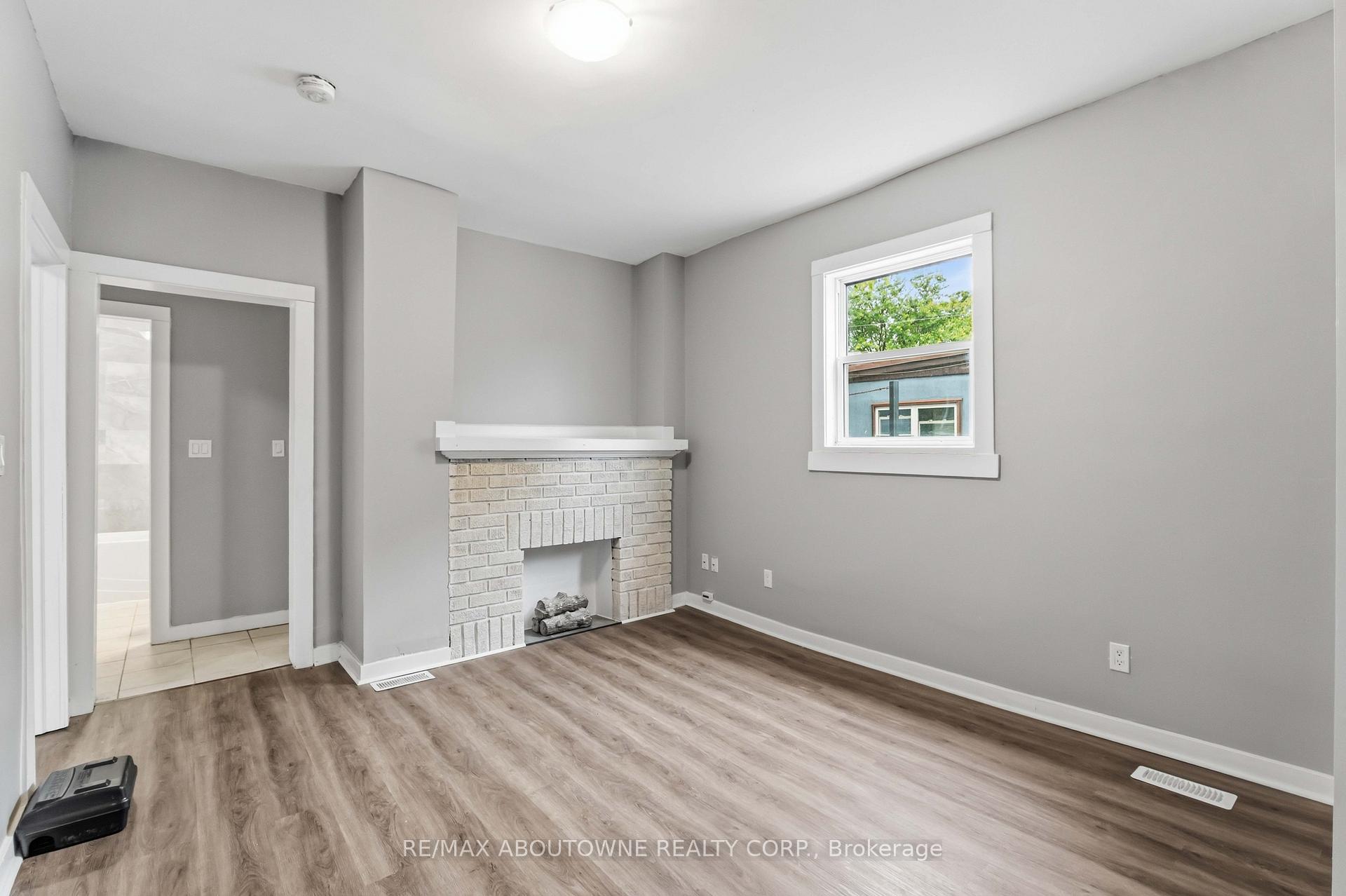Photo 8 of 107 Lake Street, St. Catharines, Downtown — HOMEH