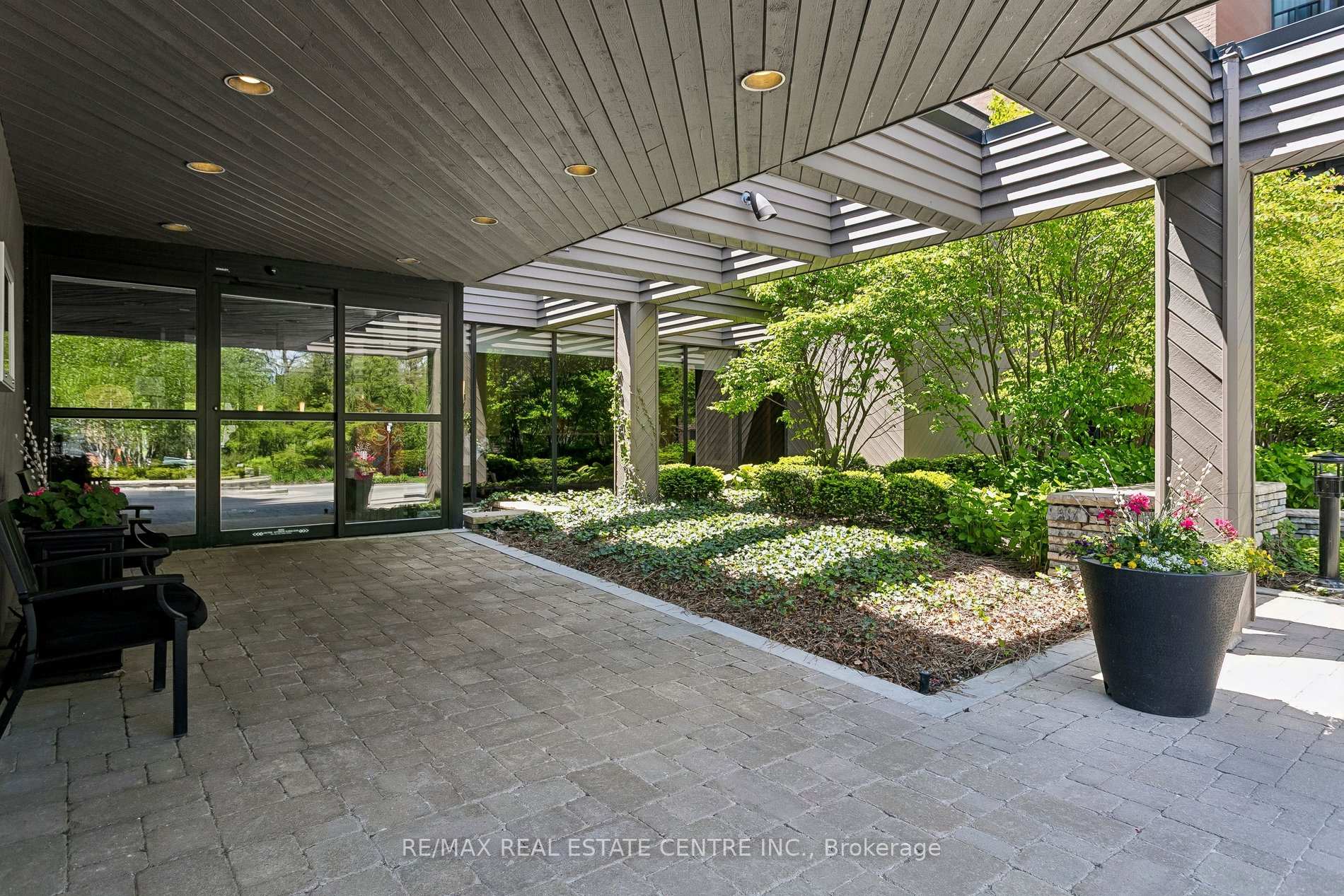 Photo 4 of Unit 609, 1400 Dixie Road, Mississauga, Lakeview — HOMEH