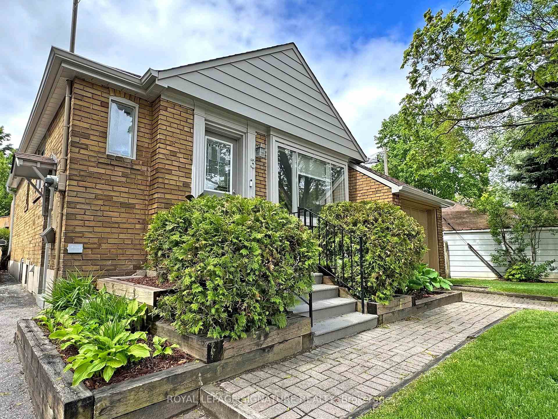Photo 2 of 3 Kenrae Road, Toronto, Leaside — HOMEH