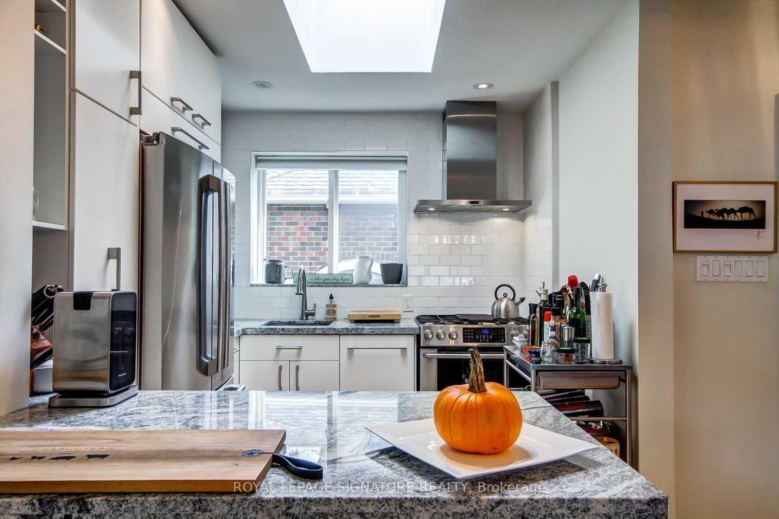 Photo 8 of 3 Kenrae Road, Toronto, Leaside — HOMEH