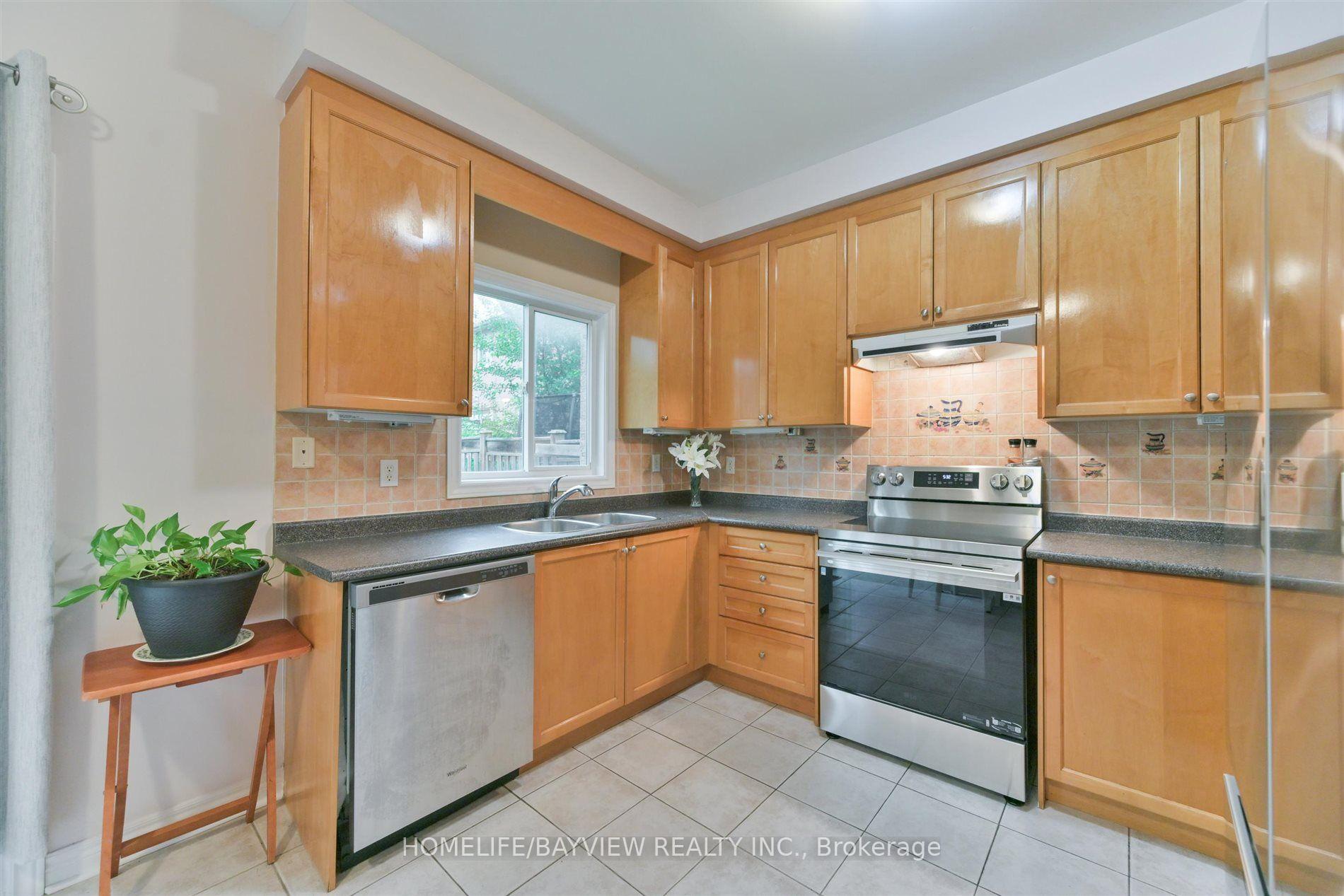 Photo 10 of 26 Honeyview Street, Vaughan, Patterson — HOMEH