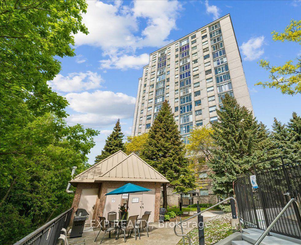 Photo of Unit 708, 200 Burnhamthorpe Road E