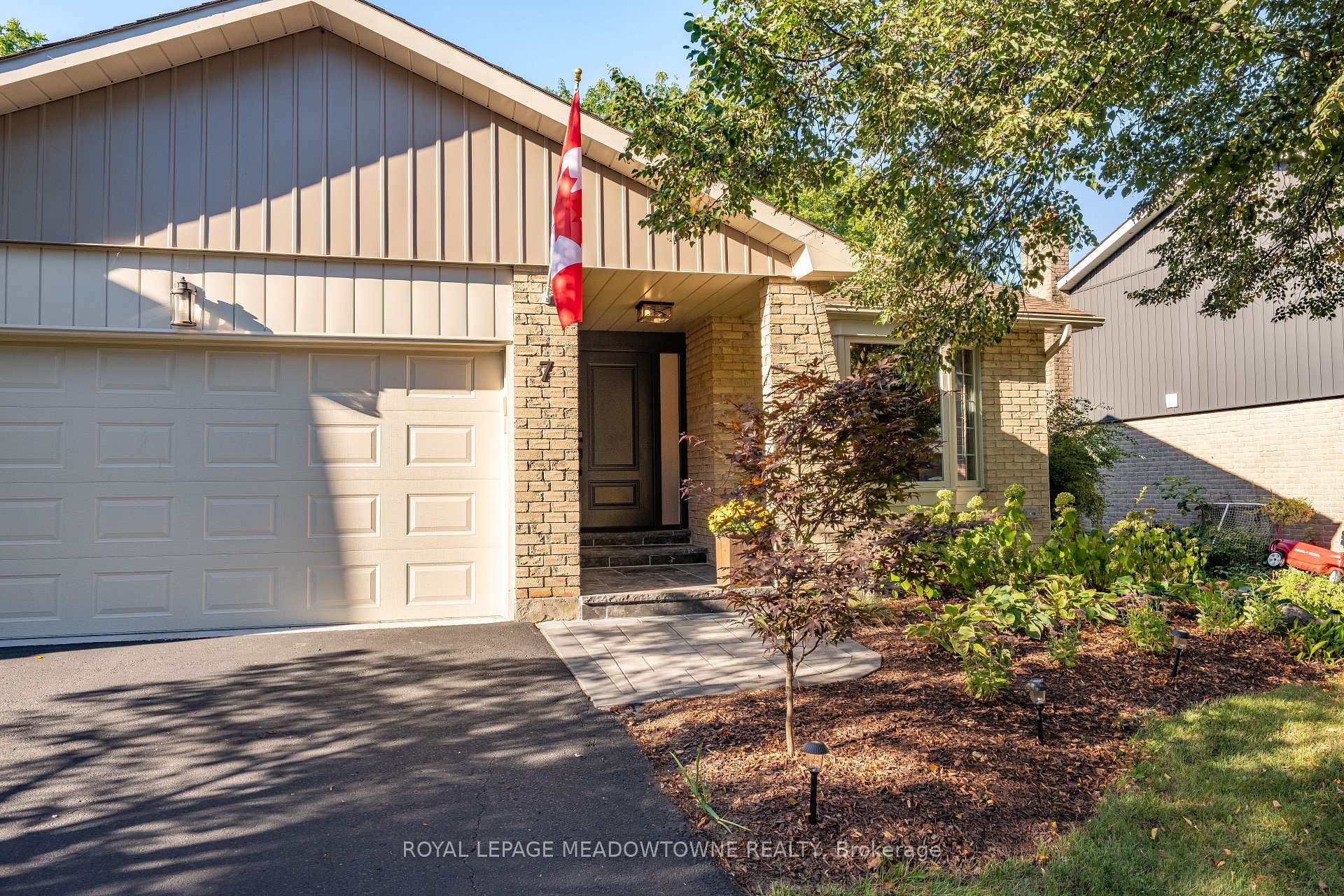 Photo 3 of 7 Terry Court, Halton Hills, Georgetown — HOMEH