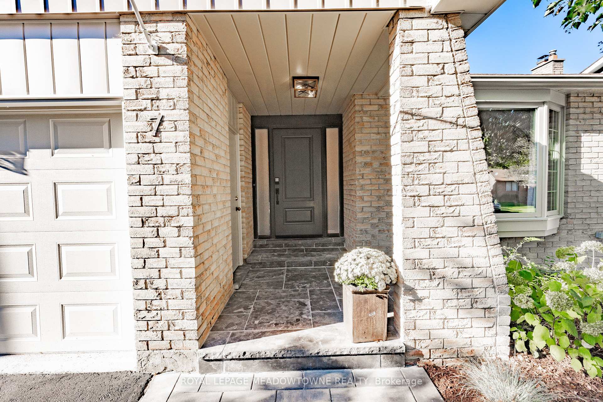 Photo 4 of 7 Terry Court, Halton Hills, Georgetown — HOMEH