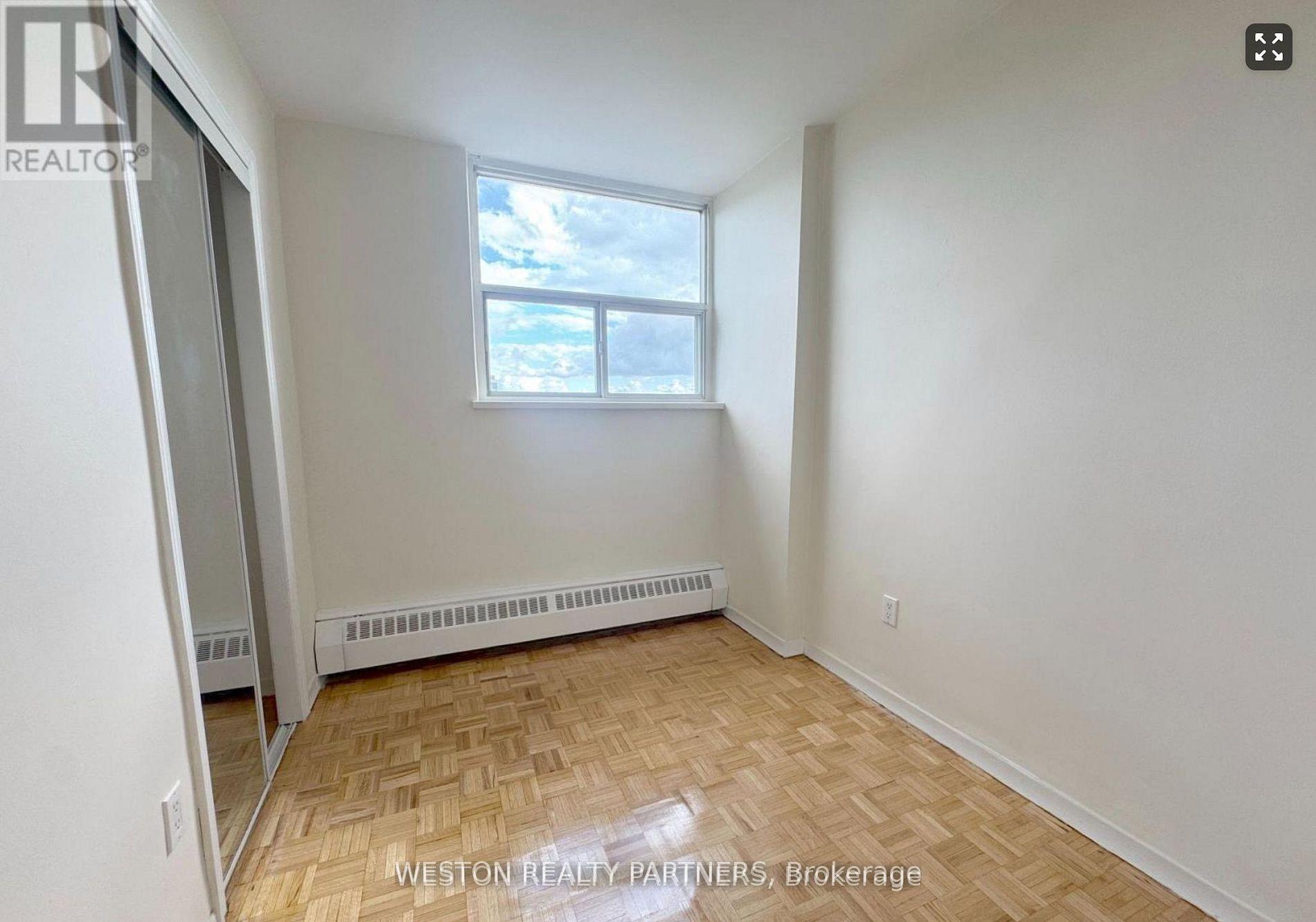 Photo 2 of Unit 801, 44 Walmer Road, Toronto, The Annex — HOMEH