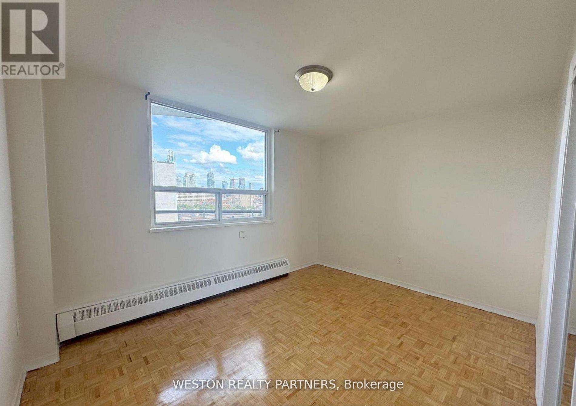 Photo 3 of Unit 801, 44 Walmer Road, Toronto, The Annex — HOMEH