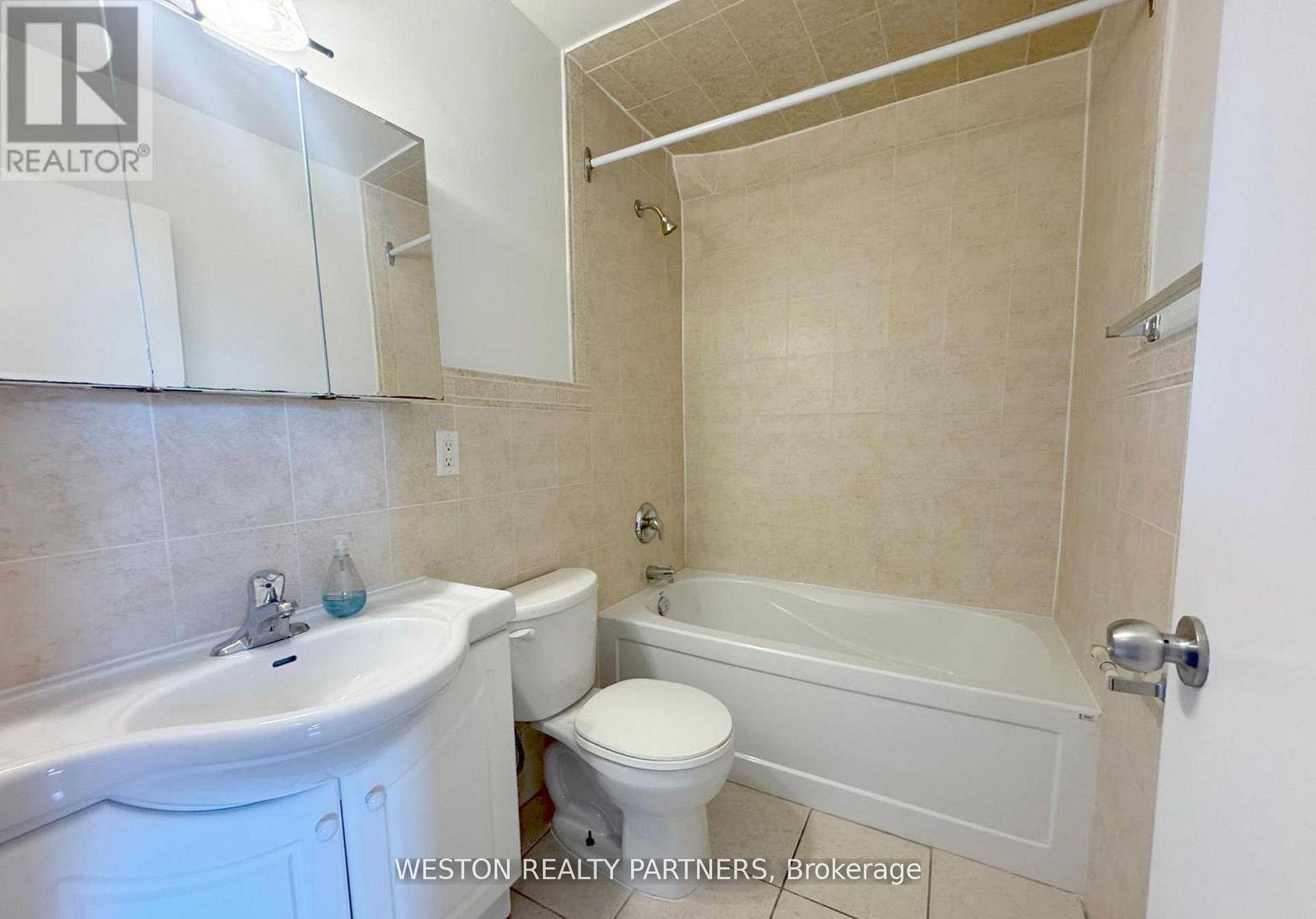 Photo 4 of Unit 801, 44 Walmer Road, Toronto, The Annex — HOMEH