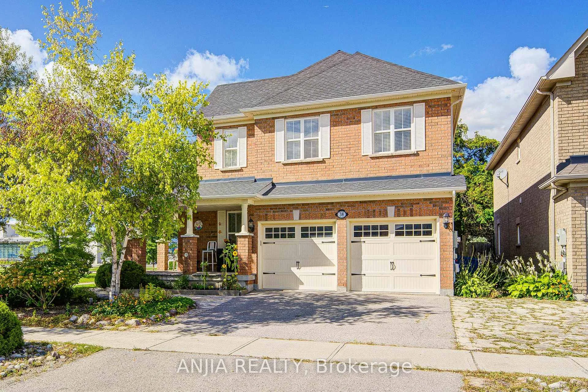 Front of 38 Harper's Gate Way