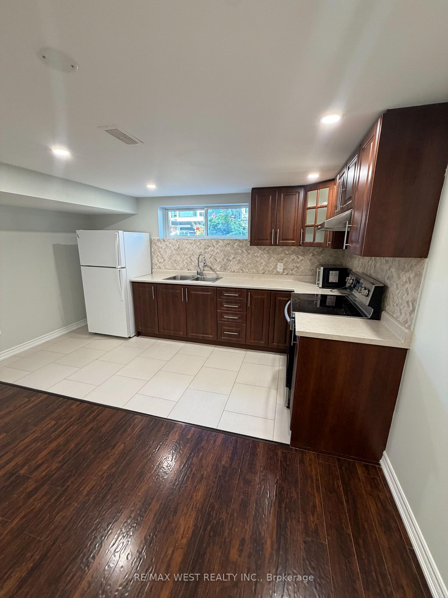Photo 3 of 15 Macleod Street, North York, Maple Leaf — HOMEH