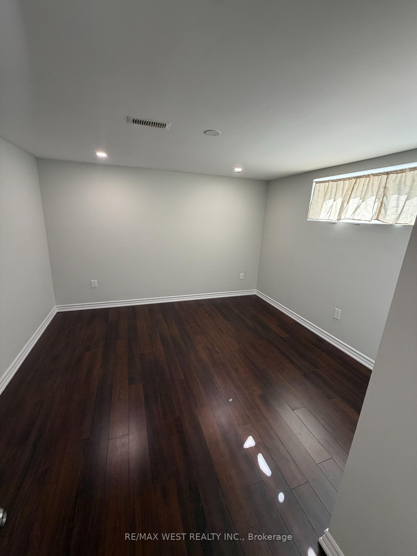 Photo 12 of 15 Macleod Street, North York, Maple Leaf — HOMEH