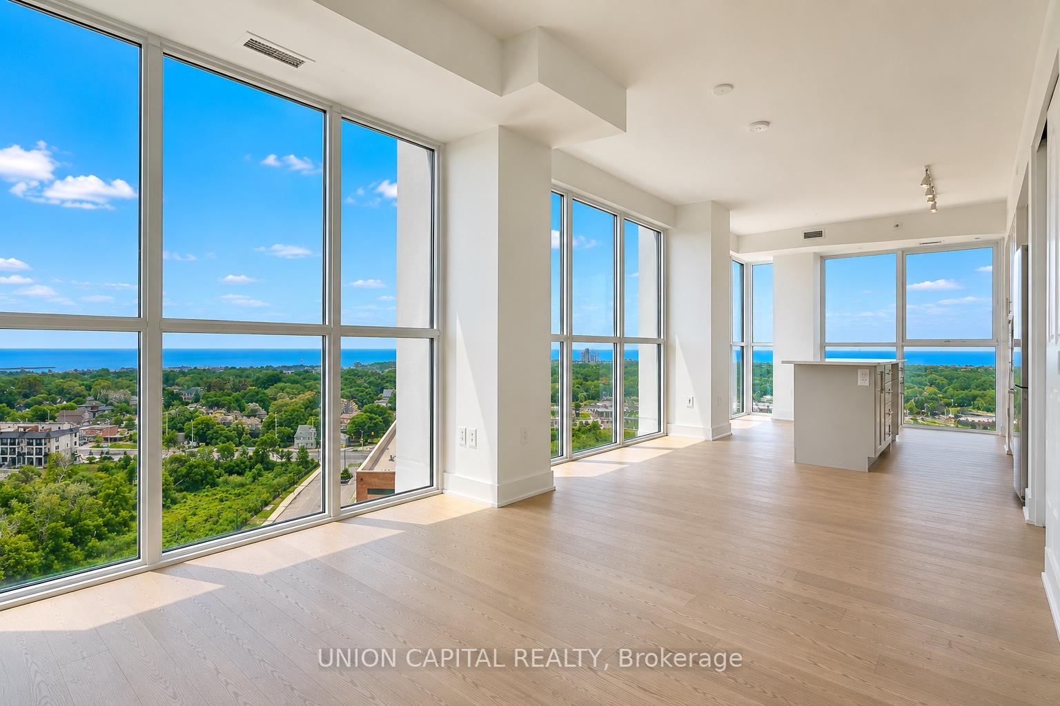 Photo 5 of Unit 1104, 1063 Douglas McCurdy Common, Mississauga, Lakeview — HOMEH