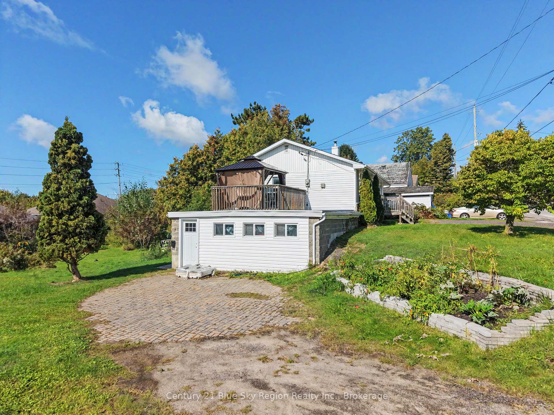 Photo 2 of 847 Jane Street, North Bay, West End — HOMEH