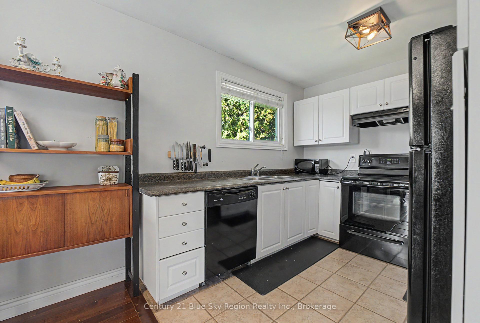 Photo 16 of 847 Jane Street, North Bay, West End — HOMEH