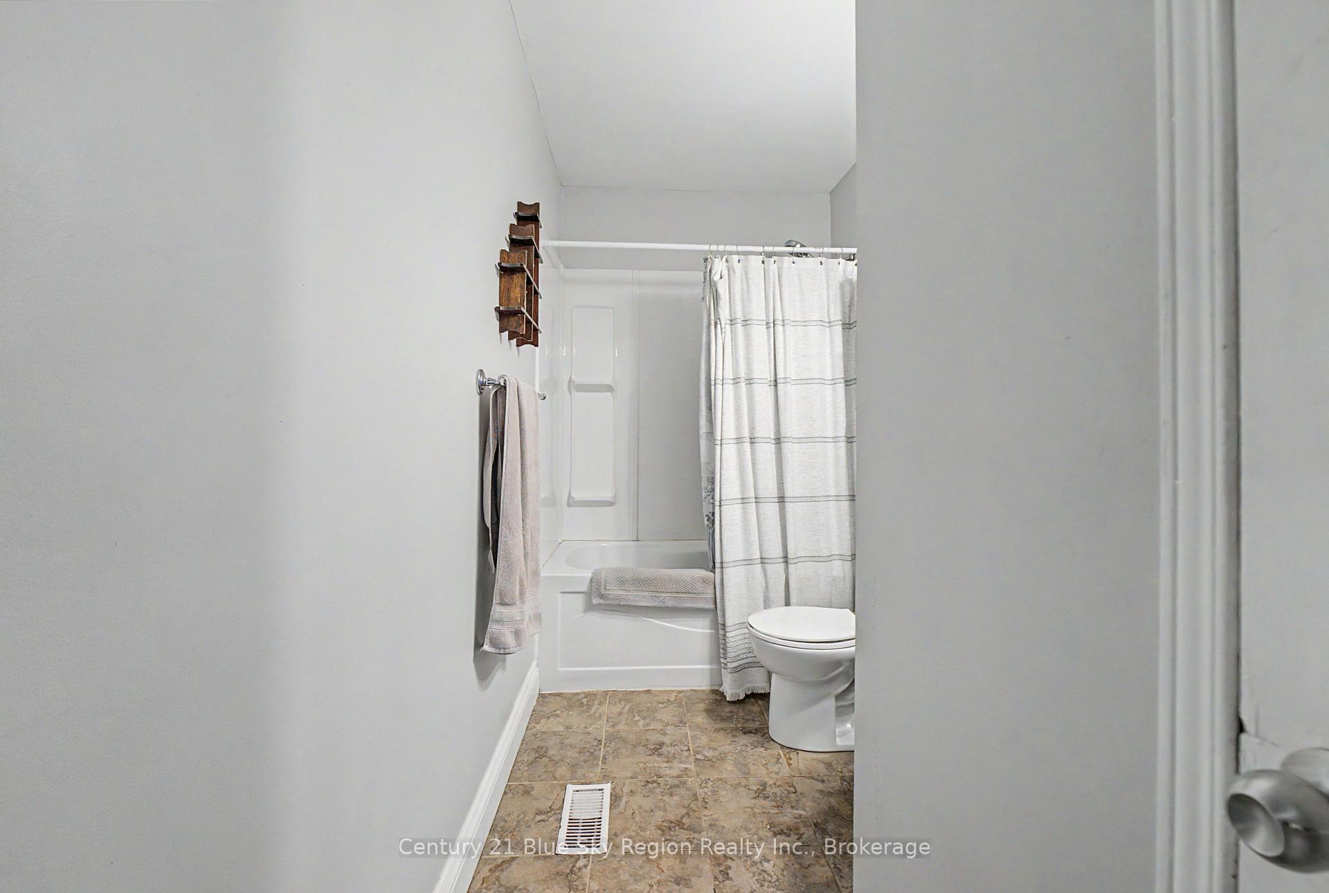 Photo 22 of 847 Jane Street, North Bay, West End — HOMEH