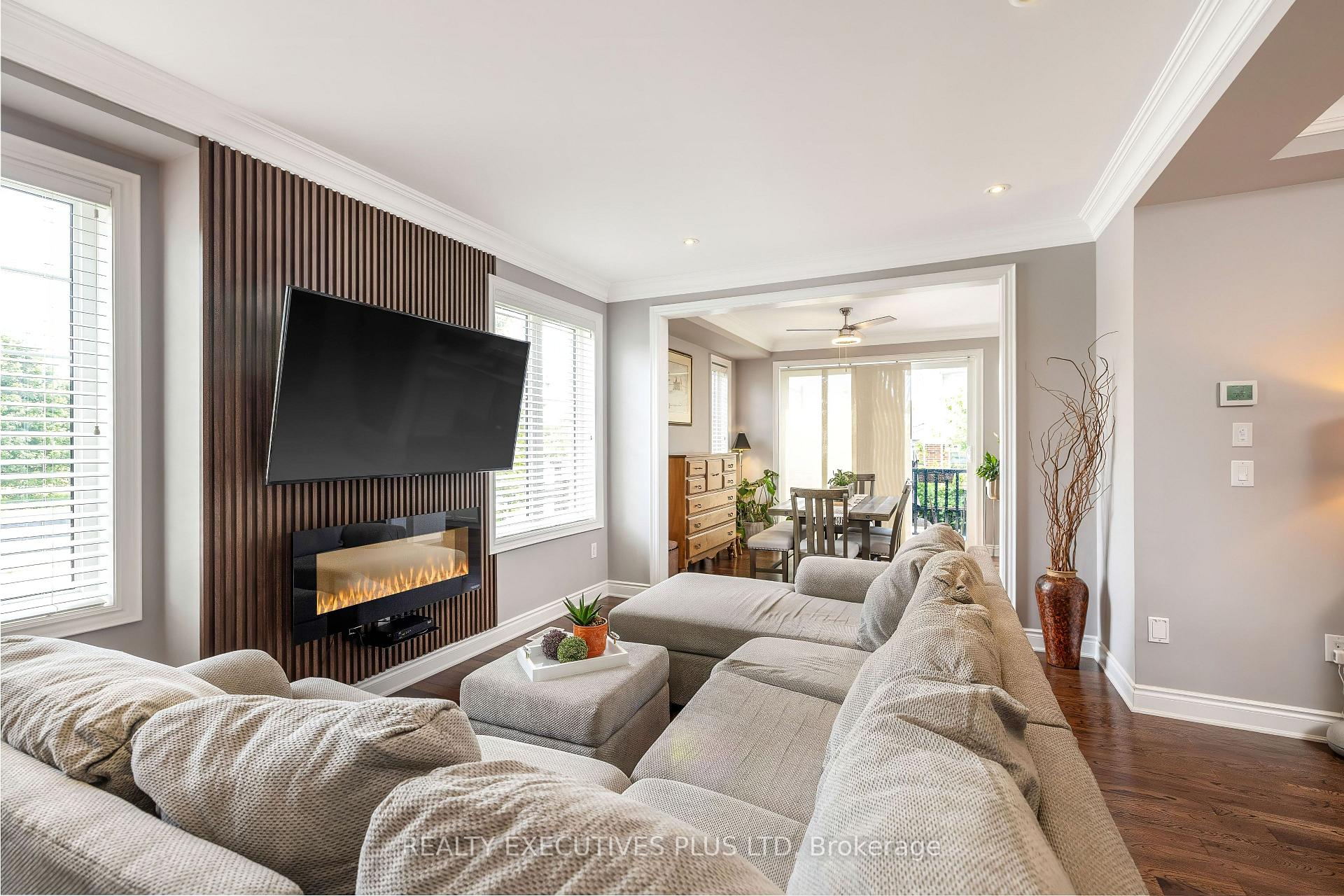 Photo 4 of 86 Stillwater Crescent, Hamilton, Waterdown — HOMEH