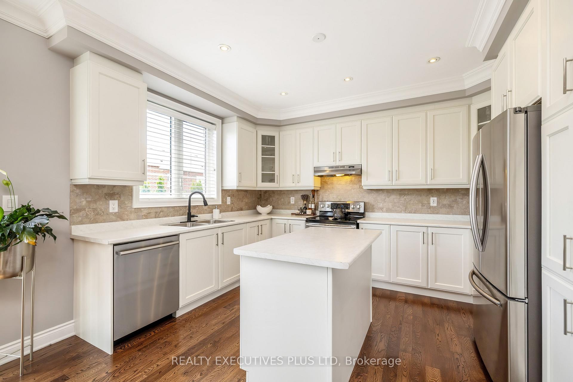 Photo 12 of 86 Stillwater Crescent, Hamilton, Waterdown — HOMEH