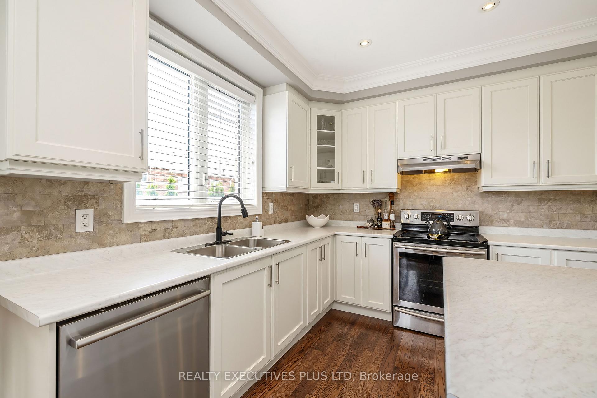 Photo 14 of 86 Stillwater Crescent, Hamilton, Waterdown — HOMEH