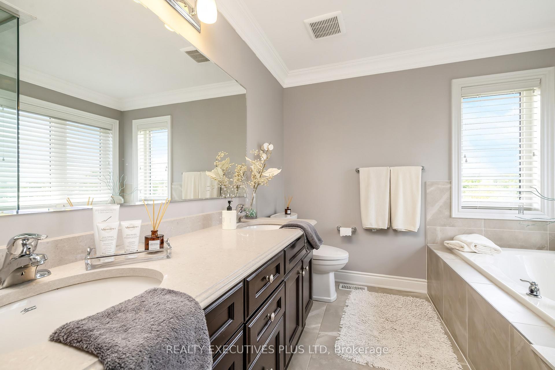 Photo 21 of 86 Stillwater Crescent, Hamilton, Waterdown — HOMEH