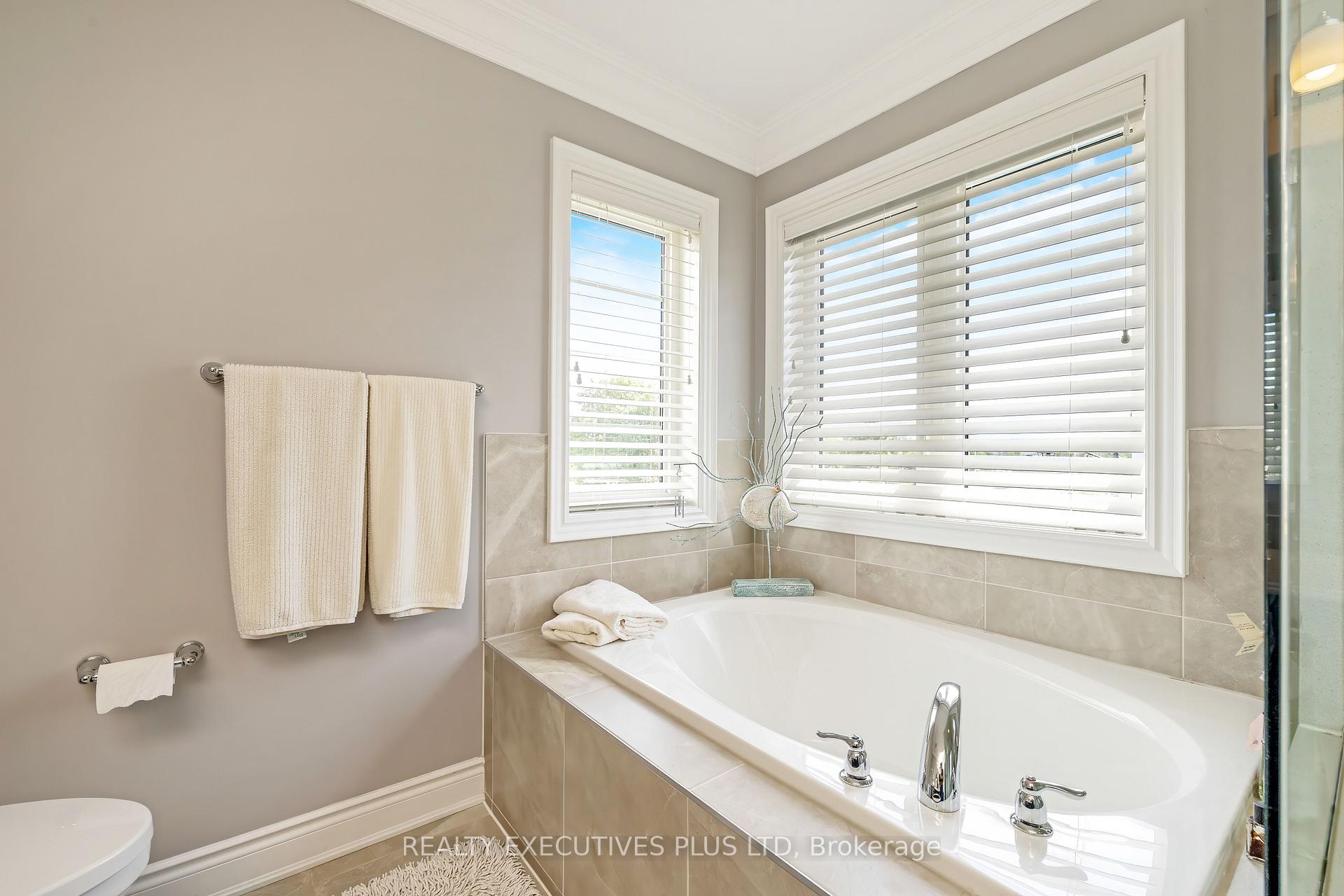 Photo 22 of 86 Stillwater Crescent, Hamilton, Waterdown — HOMEH
