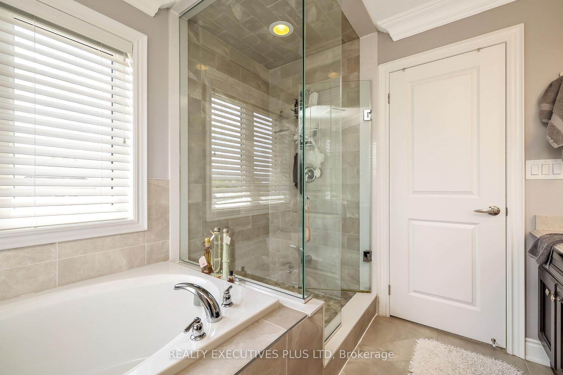 Photo 24 of 86 Stillwater Crescent, Hamilton, Waterdown — HOMEH