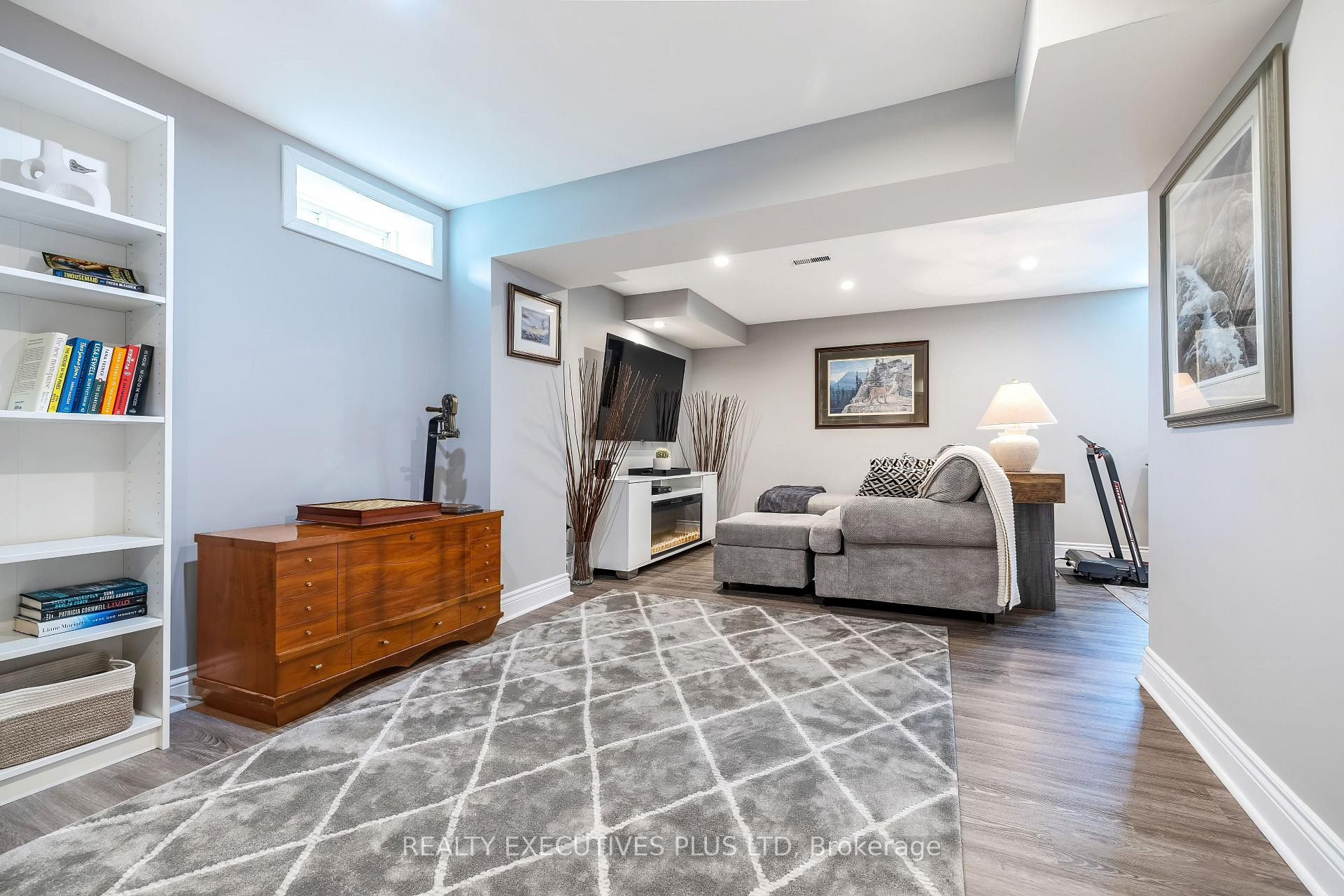 Photo 32 of 86 Stillwater Crescent, Hamilton, Waterdown — HOMEH