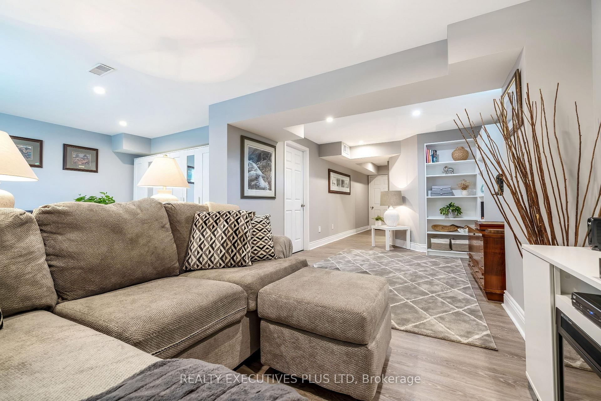 Photo 35 of 86 Stillwater Crescent, Hamilton, Waterdown — HOMEH