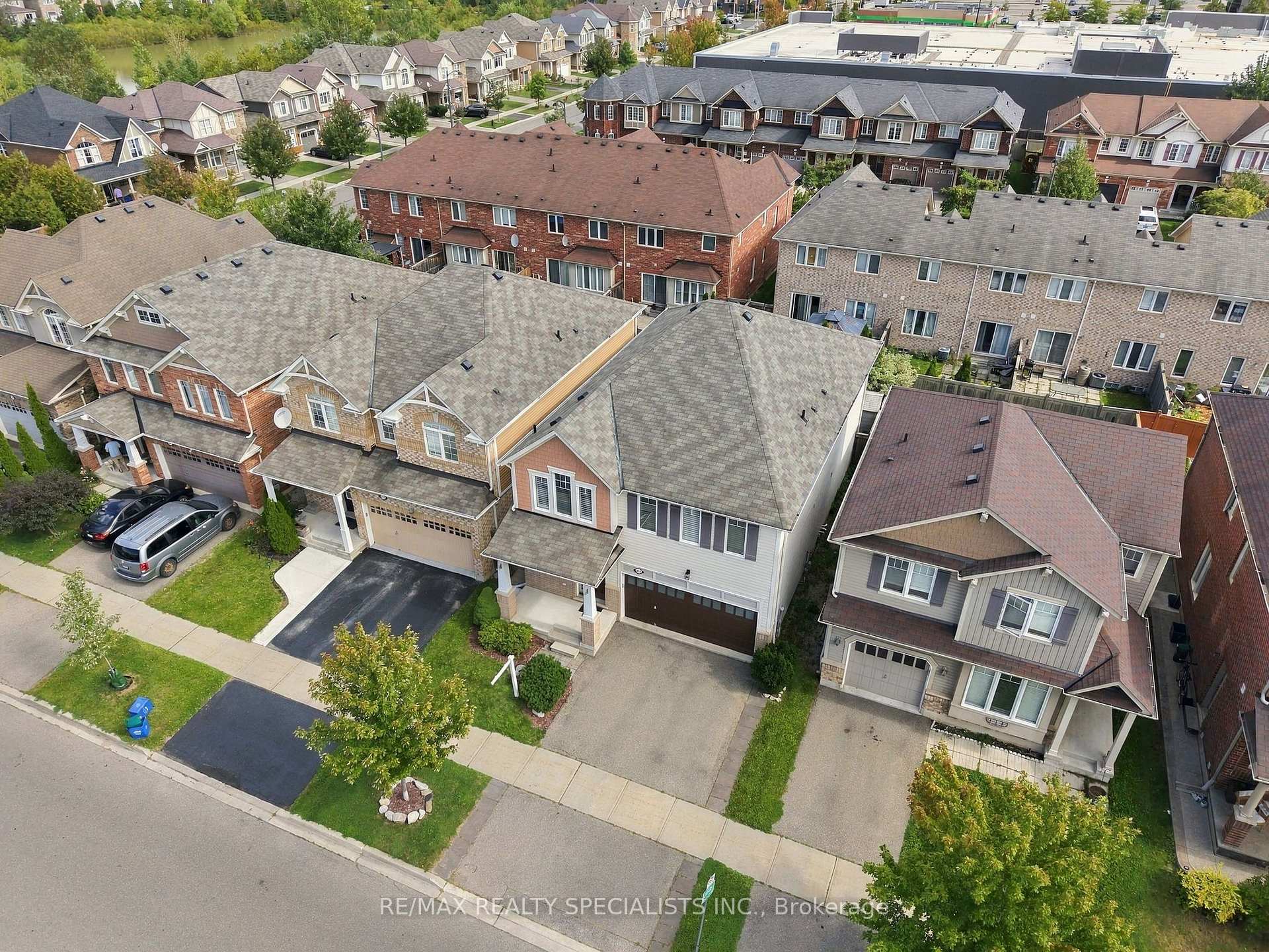 Photo 3 of 212 Leiterman Drive, Milton, Willmott — HOMEH
