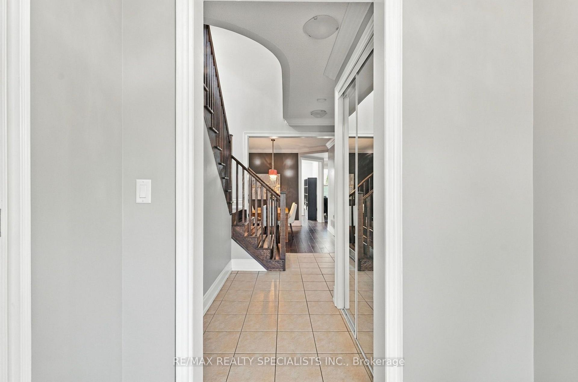 Photo 4 of 212 Leiterman Drive, Milton, Willmott — HOMEH