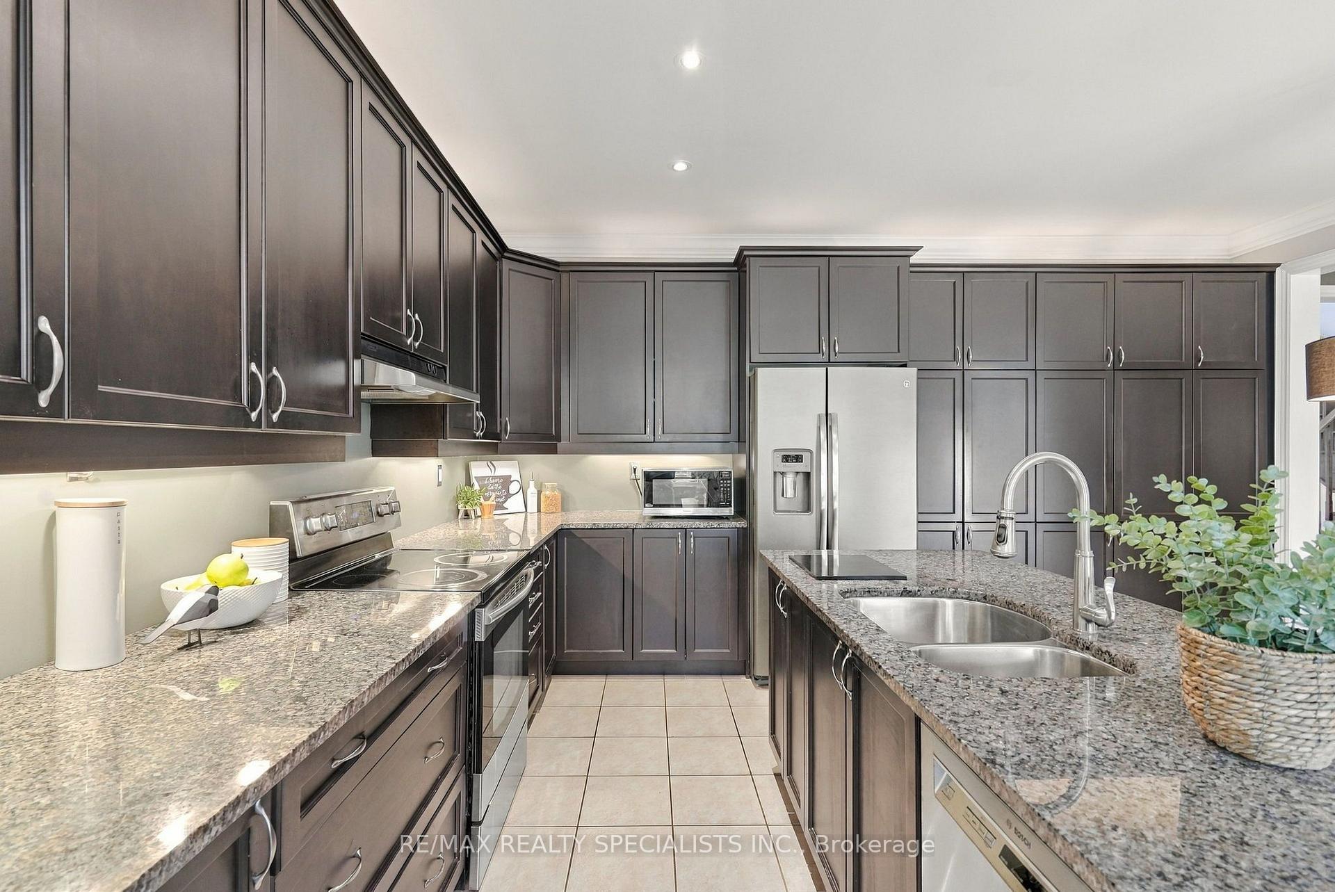 Photo 10 of 212 Leiterman Drive, Milton, Willmott — HOMEH
