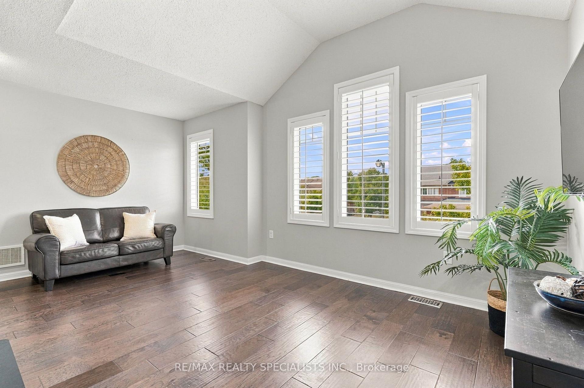 Photo 19 of 212 Leiterman Drive, Milton, Willmott — HOMEH