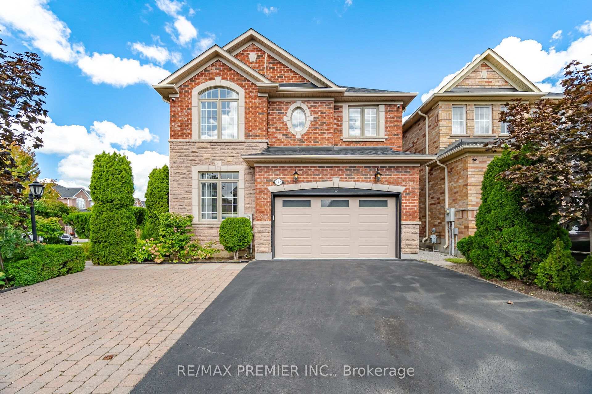 Photo 4 of 127 Ozner Crescent, Vaughan, Vellore Village — HOMEH