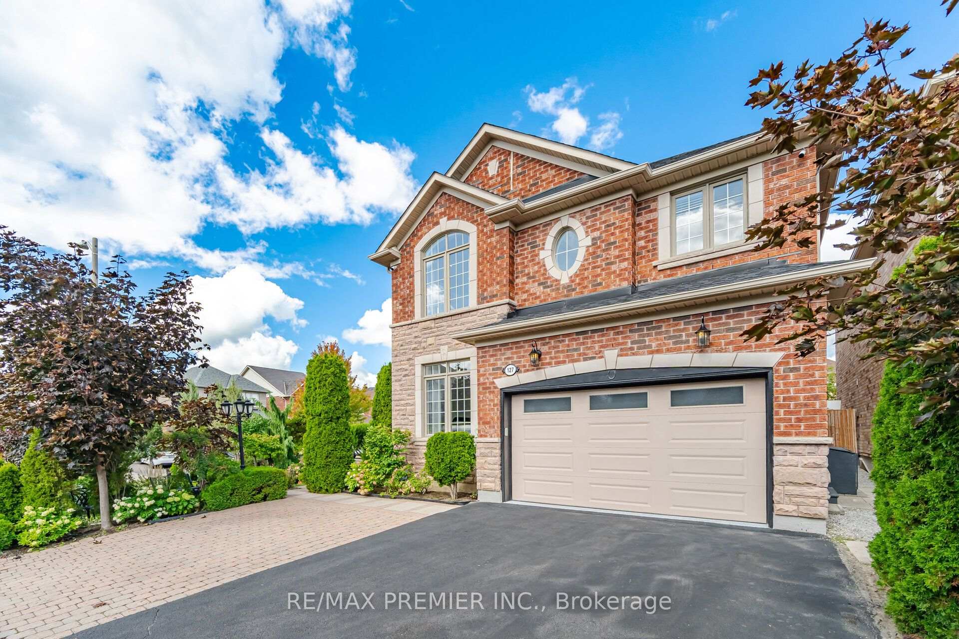 Photo 6 of 127 Ozner Crescent, Vaughan, Vellore Village — HOMEH