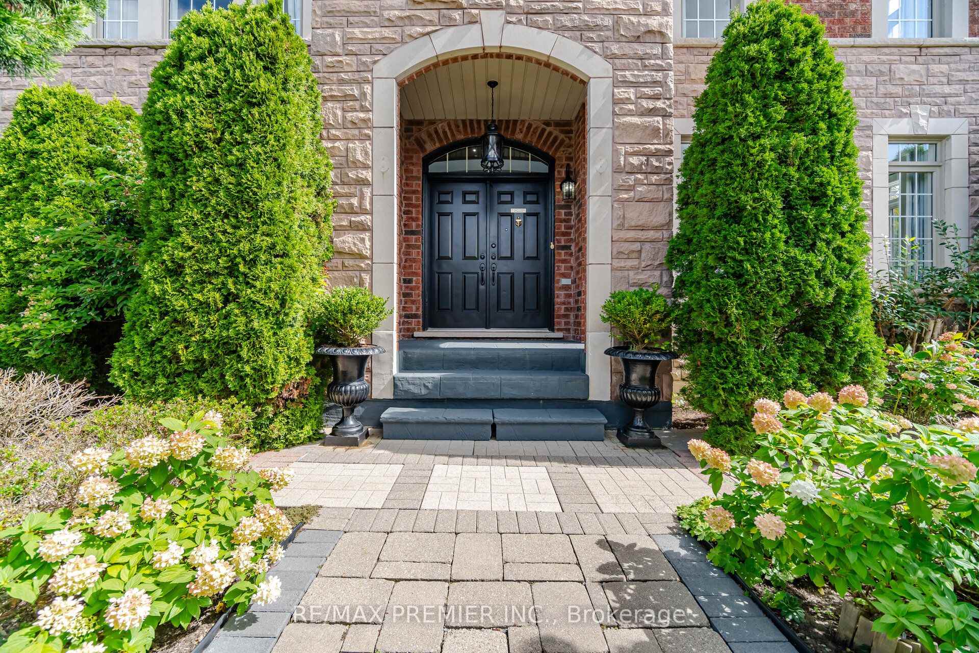 Photo 9 of 127 Ozner Crescent, Vaughan, Vellore Village — HOMEH