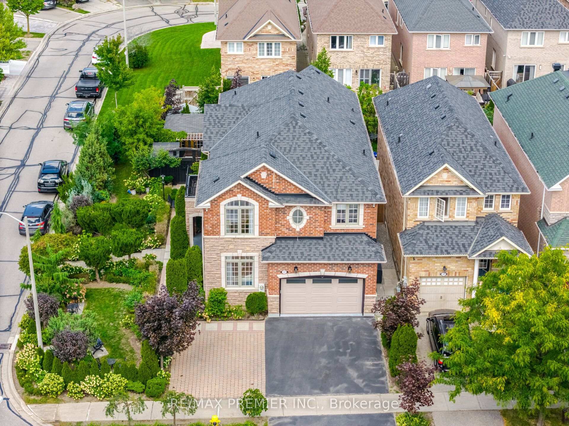 Photo 3 of 127 Ozner Crescent, Vaughan, Vellore Village — HOMEH