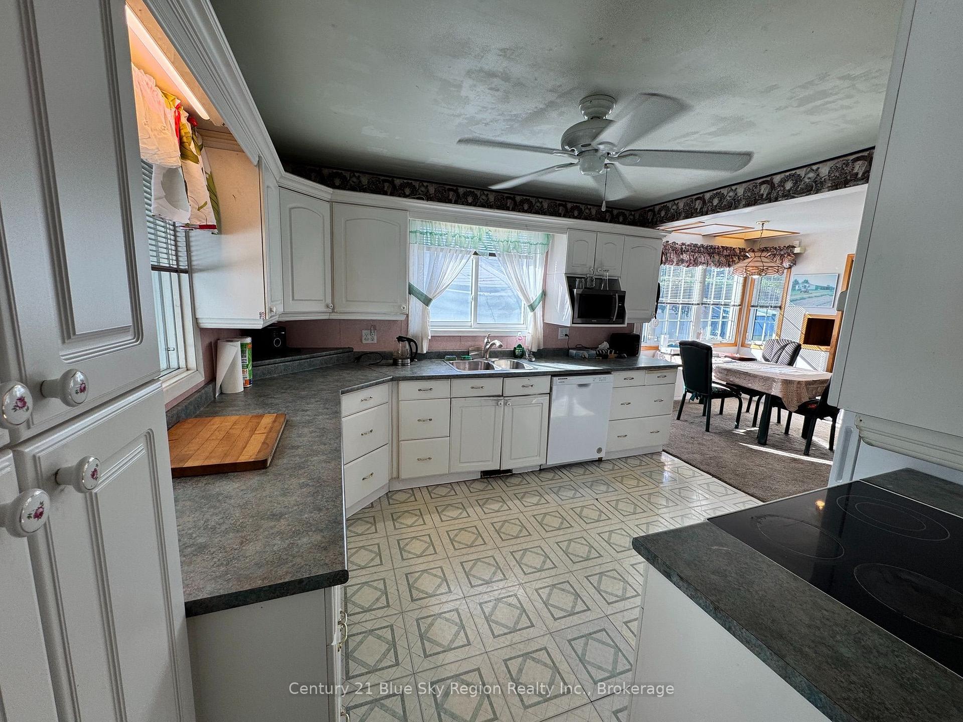 Photo 5 of 142 Lee Avenue, North Bay, Ferris — HOMEH
