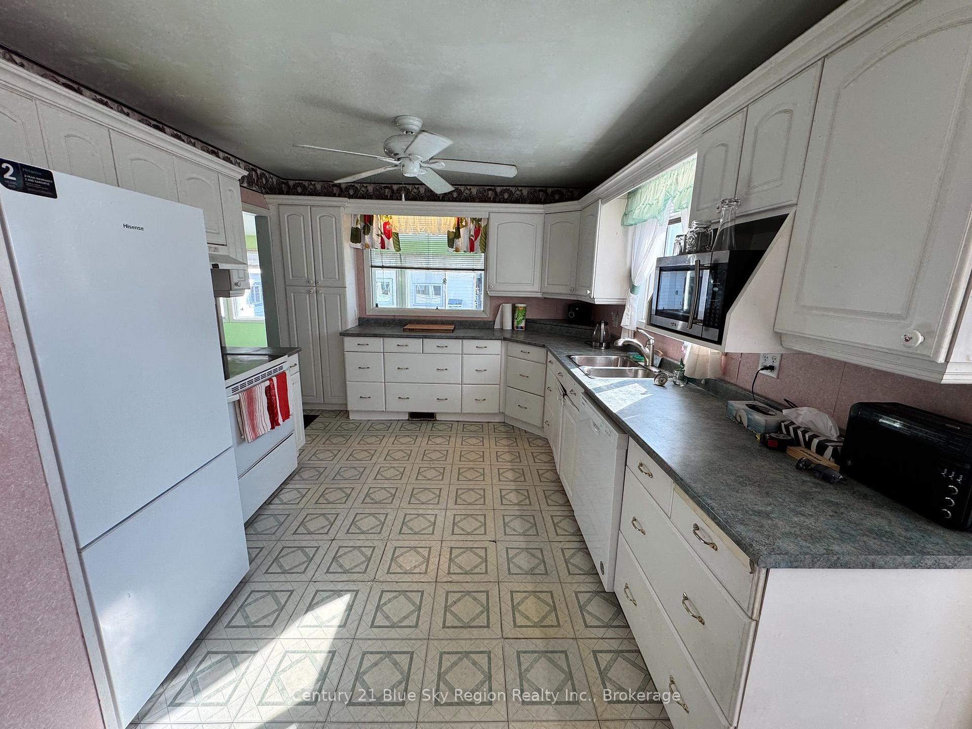 Photo 6 of 142 Lee Avenue, North Bay, Ferris — HOMEH