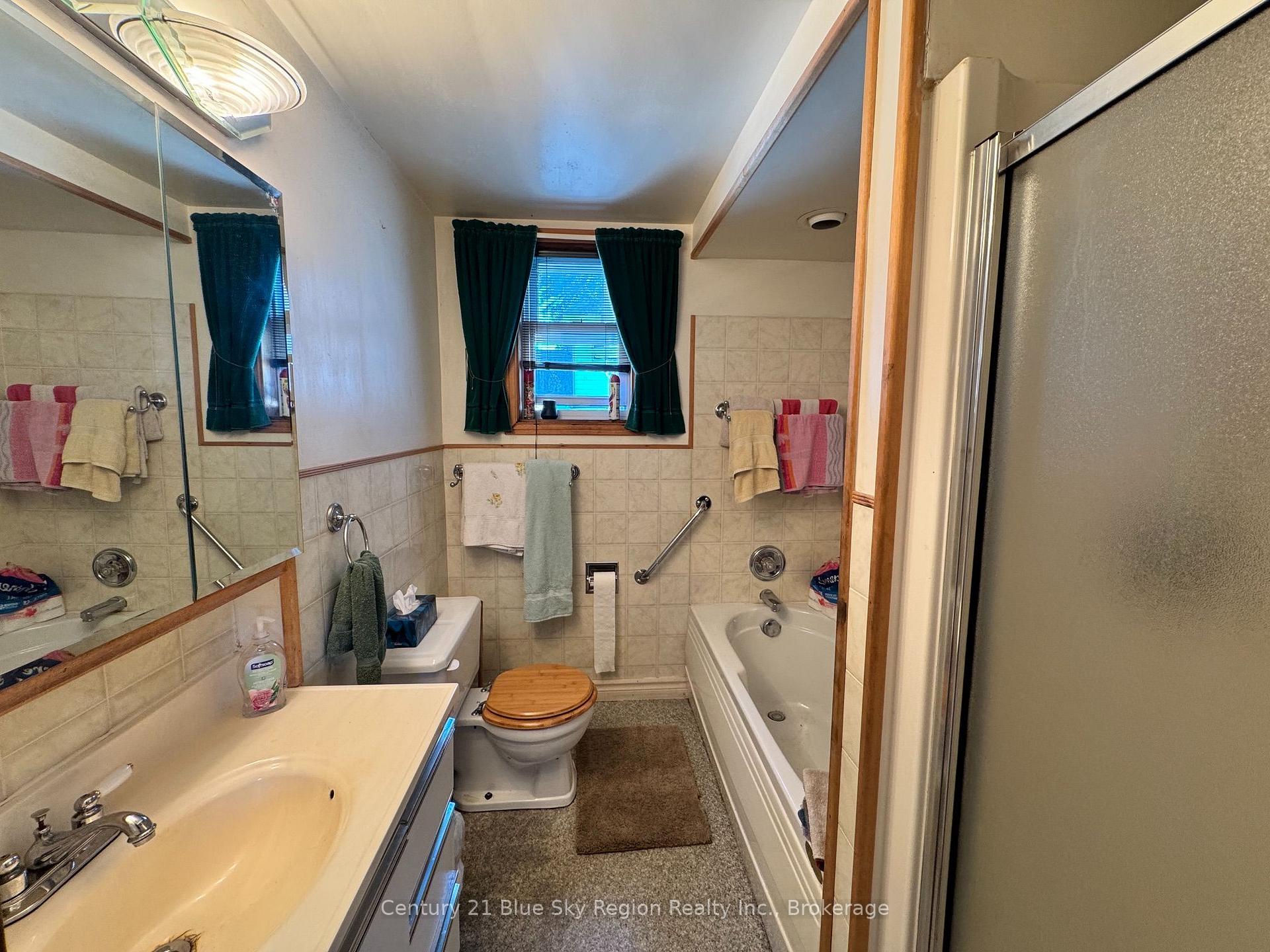 Photo 16 of 142 Lee Avenue, North Bay, Ferris — HOMEH