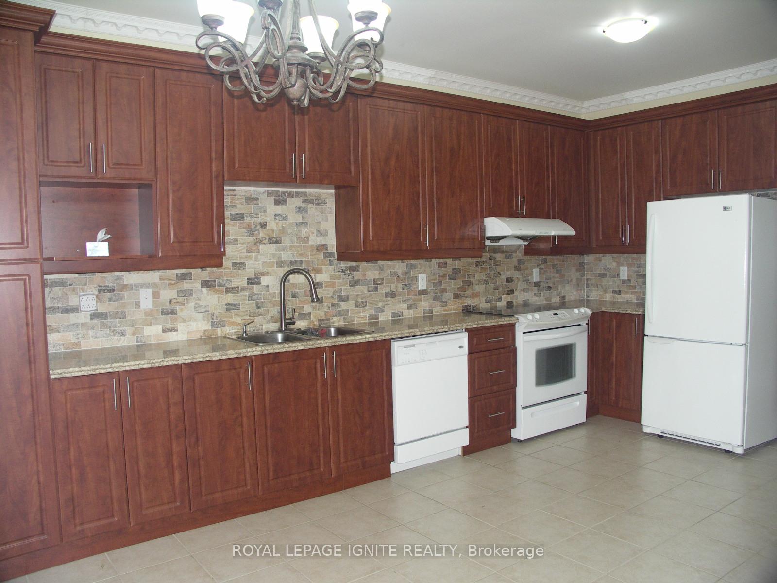 Photo 5 of 23 Royal Vista Road, Brampton, Bram West — HOMEH
