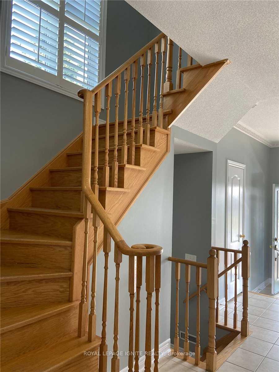 Photo 9 of 23 Royal Vista Road, Brampton, Bram West — HOMEH