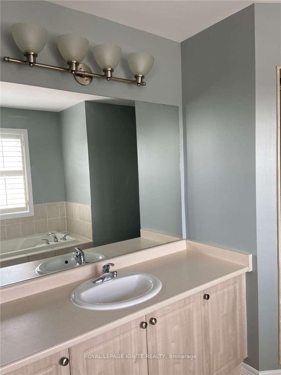 Photo 12 of 23 Royal Vista Road, Brampton, Bram West — HOMEH