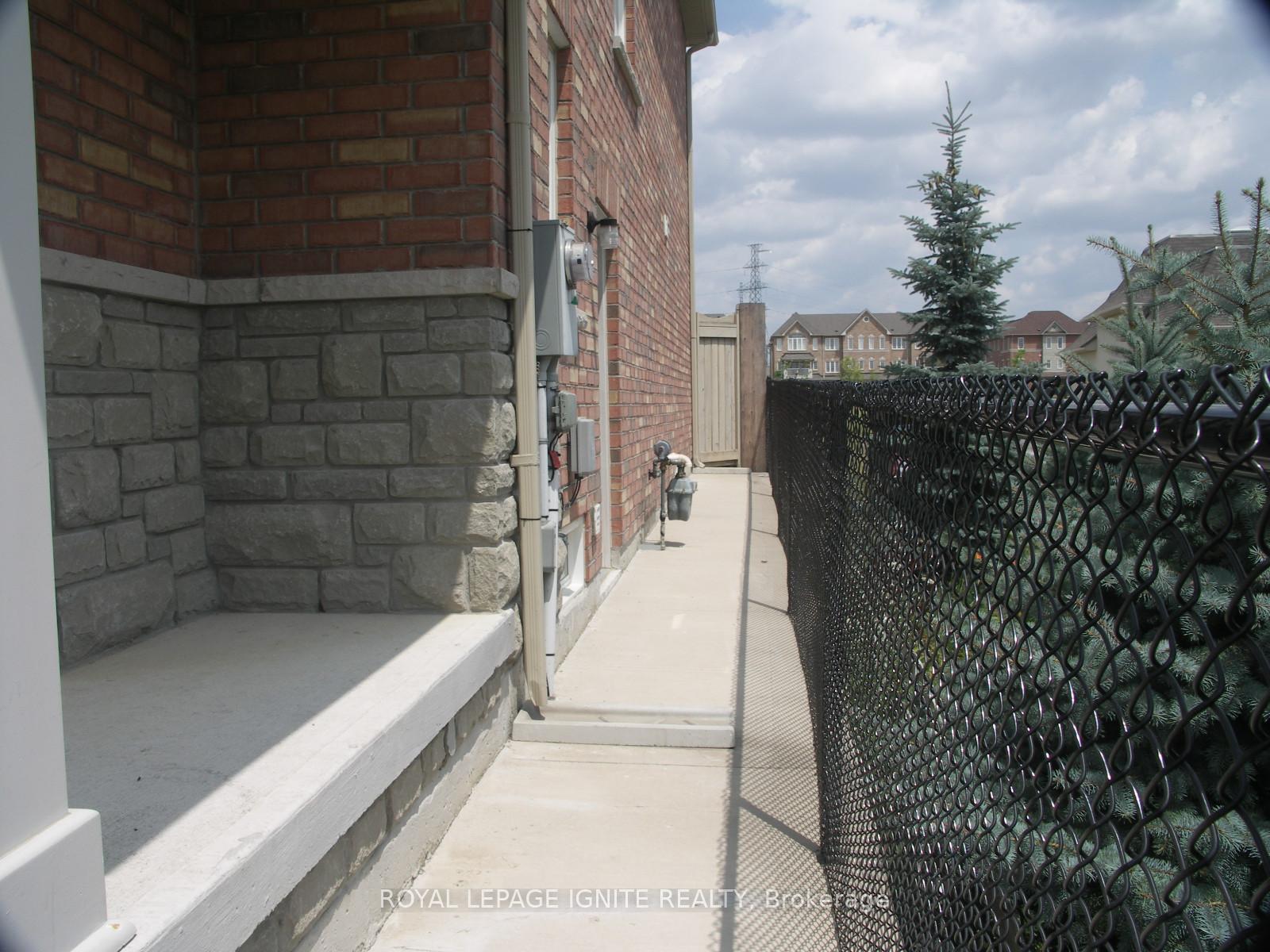 Photo 16 of 23 Royal Vista Road, Brampton, Bram West — HOMEH