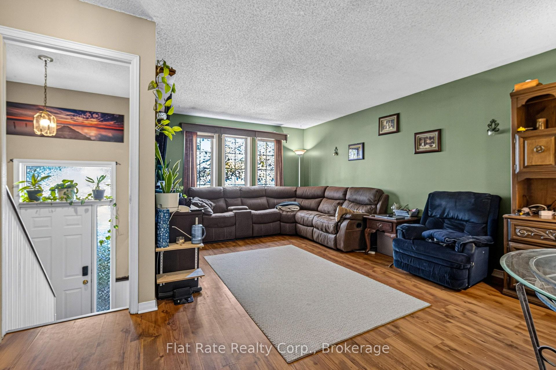 Photo 3 of 5 Hudspeth Court, Kawartha Lakes, Lindsay — HOMEH