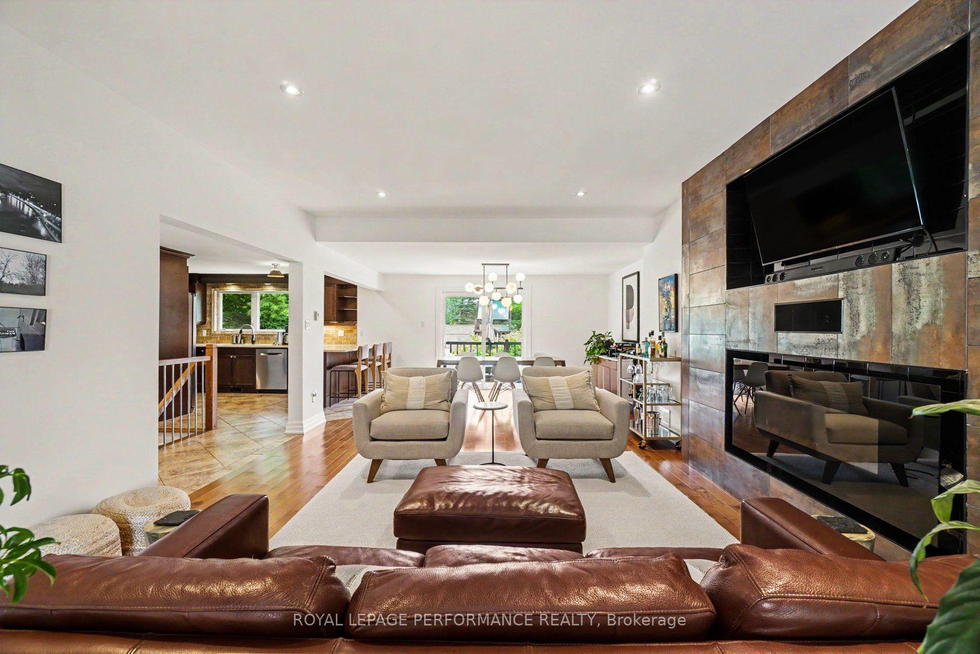 Photo 4 of 2061 Cabot Street, Ottawa, Faircrest Heights — HOMEH